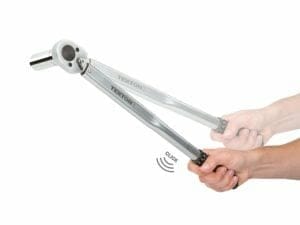 how to use a click torque wrench