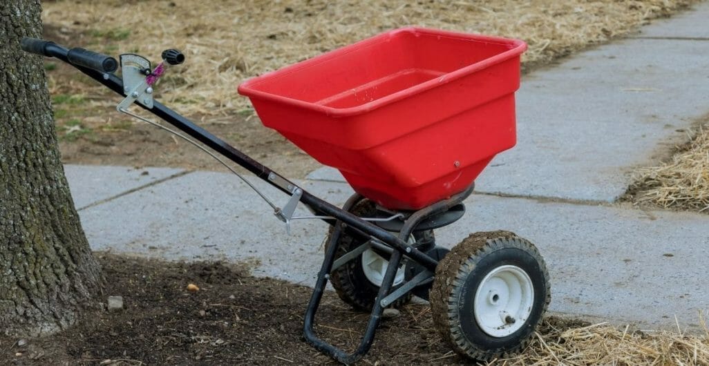 push fertilizer spreader 2