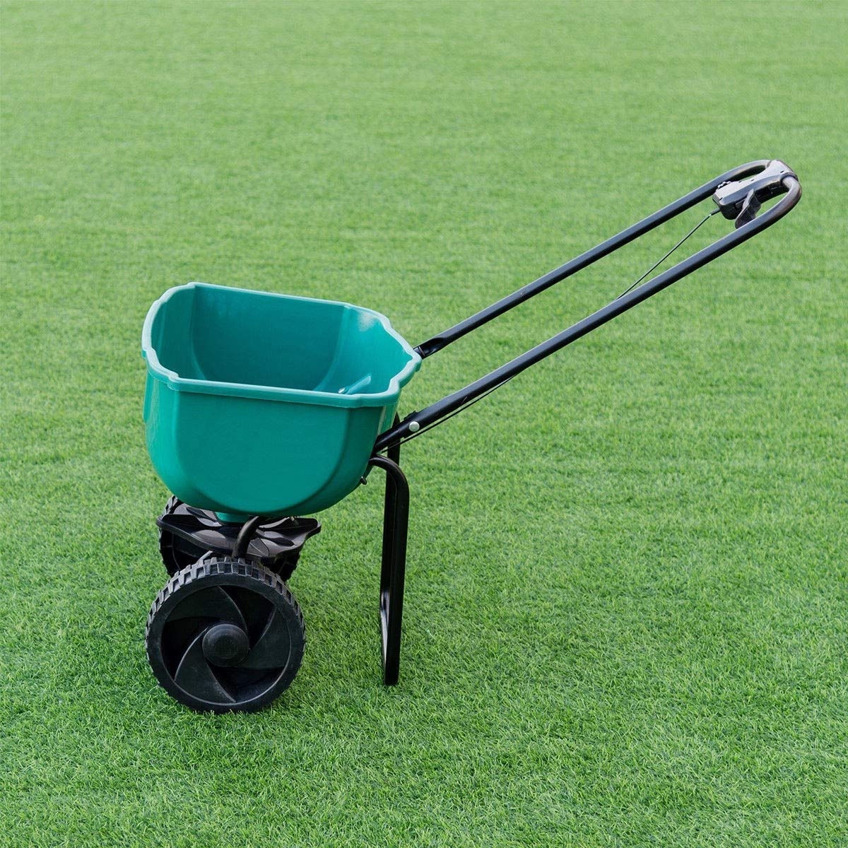 commercial fertilizer spreader 1